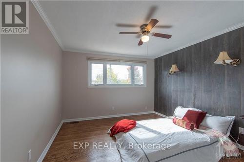 2264 Russell Road, Ottawa, ON - Indoor Photo Showing Bedroom