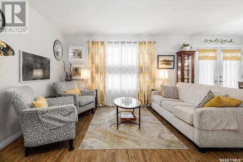 1526 Dewdney Bay, Regina, SK - Indoor Photo Showing Living Room