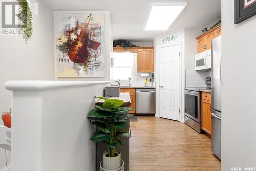 1526 Dewdney Bay, Regina, SK - Indoor Photo Showing Kitchen