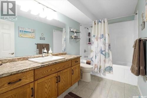 1526 Dewdney Bay, Regina, SK - Indoor Photo Showing Bathroom