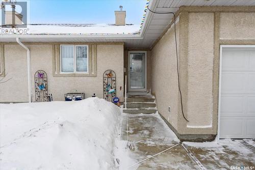 1526 Dewdney Bay, Regina, SK - Outdoor