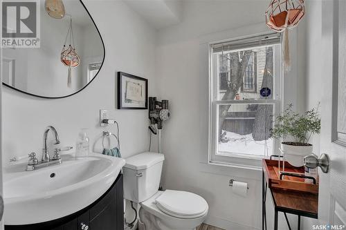 214 26Th Street W, Saskatoon, SK - Indoor Photo Showing Bathroom