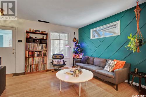 214 26Th Street W, Saskatoon, SK - Indoor Photo Showing Living Room