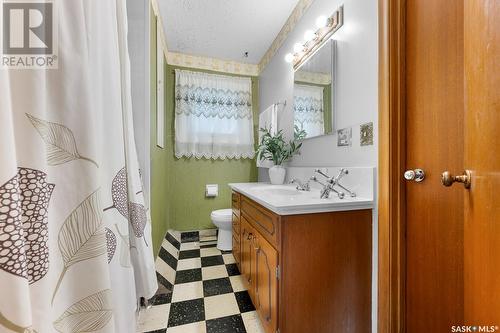 878 Edgar Street, Regina, SK - Indoor Photo Showing Bathroom