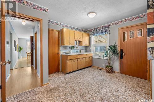 878 Edgar Street, Regina, SK - Indoor