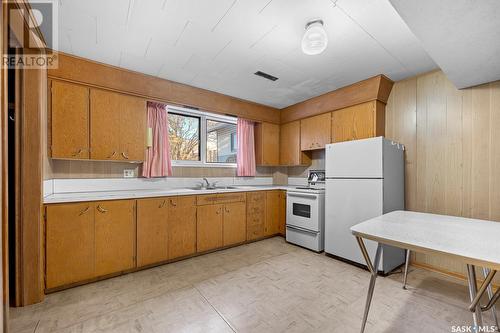 878 Edgar Street, Regina, SK - Indoor Photo Showing Kitchen With Double Sink