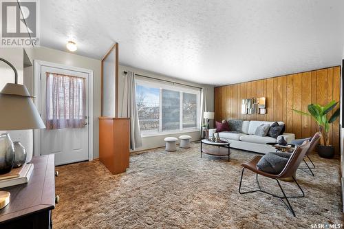 878 Edgar Street, Regina, SK - Indoor Photo Showing Living Room