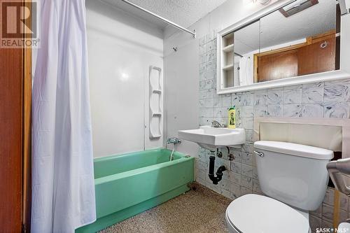 878 Edgar Street, Regina, SK - Indoor Photo Showing Bathroom