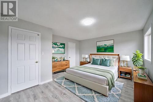 556 Delphine Drive, Burlington, ON - Indoor Photo Showing Bedroom