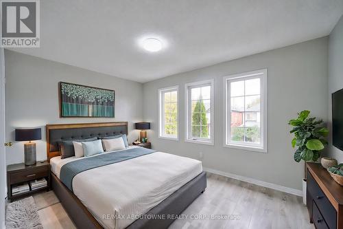 556 Delphine Drive, Burlington, ON - Indoor Photo Showing Bedroom