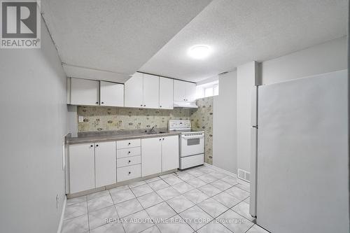 556 Delphine Drive, Burlington, ON - Indoor Photo Showing Kitchen