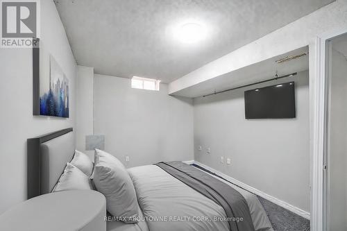 556 Delphine Drive, Burlington, ON - Indoor Photo Showing Bedroom