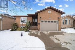 122 FIELDWAY DRIVE  Hamilton, ON L9A 2L6