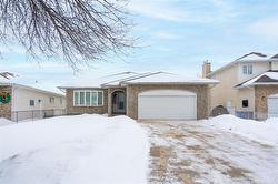 12 Vistula WAY  Winnipeg, MB R2P 2R7