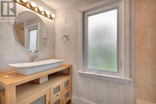 121 King Street E, Hamilton, ON - Indoor Photo Showing Bathroom