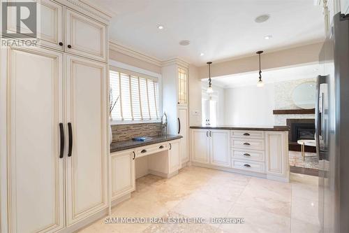 1779 Fifeshire Court, Mississauga, ON - Indoor Photo Showing Kitchen