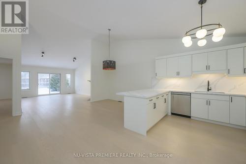 562 Bluebell Road, London, ON - Indoor Photo Showing Kitchen