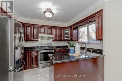 1617 Bristol Road W, Mississauga, ON - Indoor Photo Showing Kitchen