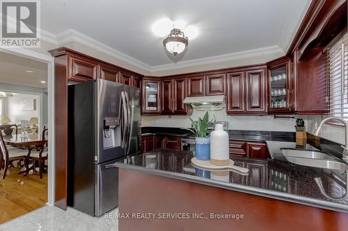 1617 Bristol Road W, Mississauga, ON - Indoor Photo Showing Kitchen