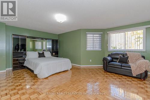 1617 Bristol Road W, Mississauga, ON - Indoor Photo Showing Bedroom