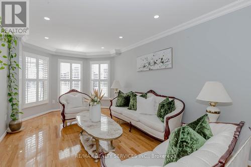 1617 Bristol Road W, Mississauga, ON - Indoor Photo Showing Living Room