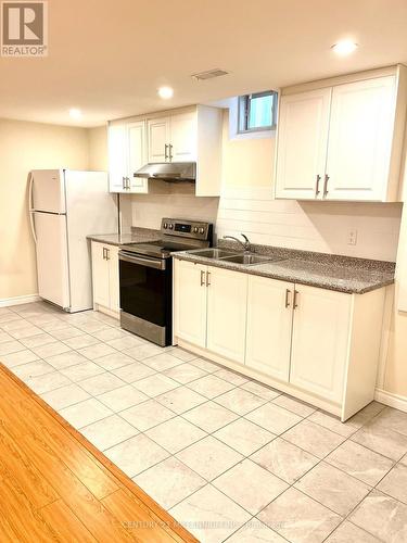 3744 Althorpe Circle, Mississauga, ON - Indoor Photo Showing Kitchen With Double Sink