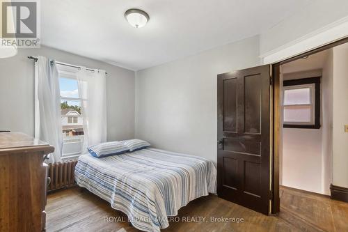 197 Wentworth Street S, Hamilton, ON - Indoor Photo Showing Bedroom