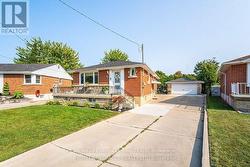 79 CASTLEFIELD DRIVE  Hamilton, ON L8T 3R1