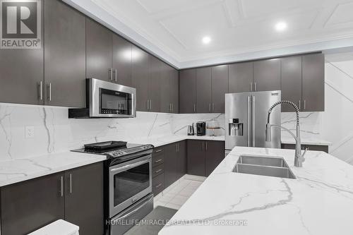 524 Linden Drive, Cambridge, ON - Indoor Photo Showing Kitchen With Stainless Steel Kitchen With Double Sink With Upgraded Kitchen