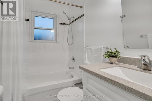 5419 Spruce Avenue, Burlington, ON - Indoor Photo Showing Bathroom