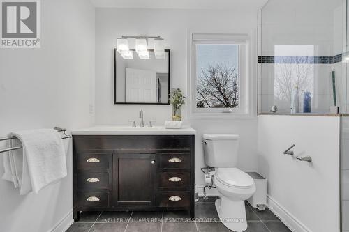 5419 Spruce Avenue, Burlington, ON - Indoor Photo Showing Bathroom