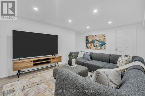 5419 Spruce Avenue, Burlington, ON - Indoor Photo Showing Living Room