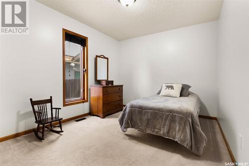 2806 Staples Bay E, Regina, SK - Indoor Photo Showing Bedroom