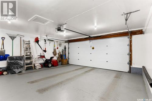 2806 Staples Bay E, Regina, SK - Indoor Photo Showing Garage