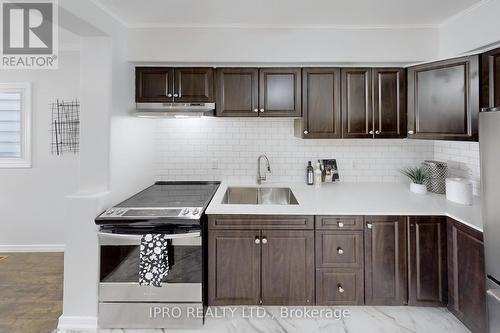 25 Lincoln Street, Hamilton, ON - Indoor Photo Showing Kitchen