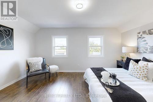 25 Lincoln Street, Hamilton, ON - Indoor Photo Showing Bedroom