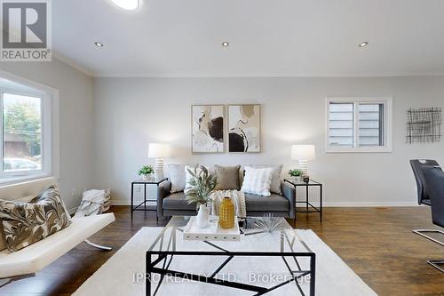 25 Lincoln Street, Hamilton, ON - Indoor Photo Showing Living Room