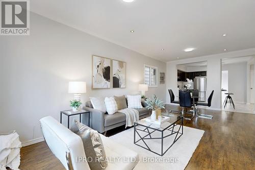 25 Lincoln Street, Hamilton, ON - Indoor Photo Showing Living Room