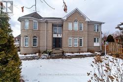 5523 LOON LAKE AVENUE  Mississauga, ON L5V 2J5