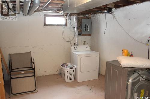 7251 Bowman Avenue, Regina, SK - Indoor Photo Showing Laundry Room