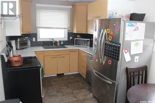 7251 Bowman Avenue, Regina, SK - Indoor Photo Showing Kitchen With Double Sink