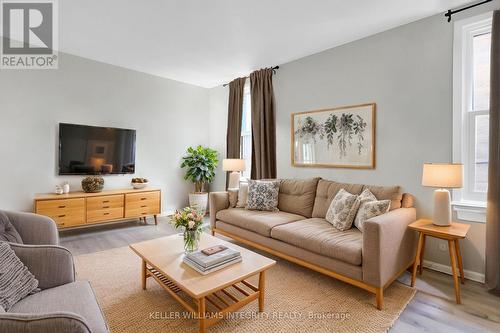 29 Douglas Avenue, Ottawa, ON - Indoor Photo Showing Living Room