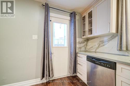 320 Highridge Avenue, Hamilton, ON - Indoor Photo Showing Kitchen