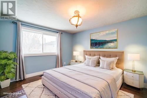 320 Highridge Avenue, Hamilton, ON - Indoor Photo Showing Bedroom