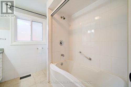 320 Highridge Avenue, Hamilton, ON - Indoor Photo Showing Bathroom