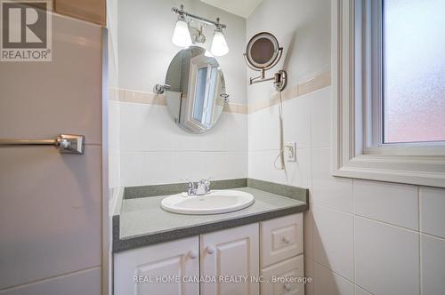 320 Highridge Avenue, Hamilton, ON - Indoor Photo Showing Bathroom