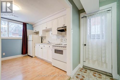 320 Highridge Avenue, Hamilton, ON - Indoor Photo Showing Kitchen