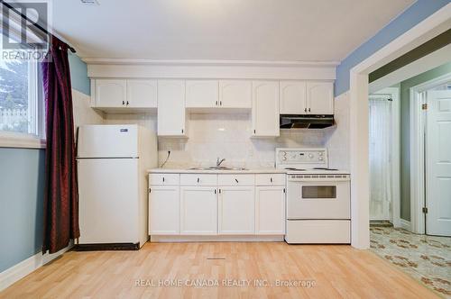 320 Highridge Avenue, Hamilton, ON - Indoor Photo Showing Kitchen