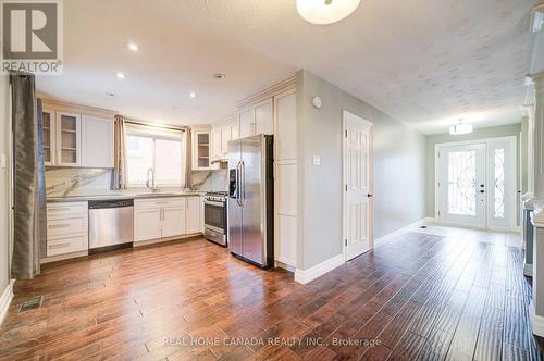 320 Highridge Avenue, Hamilton, ON - Indoor Photo Showing Kitchen