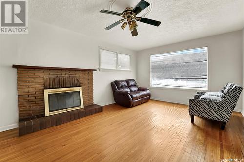 419 Cumberland Avenue S, Saskatoon, SK - Indoor Photo Showing Living Room With Fireplace